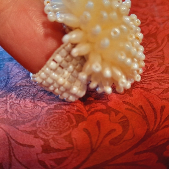 Mother Of Pearl Tone Cream Starburst Cluster Stretchy Ring - Picture 11 of 16